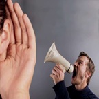 سمعک به افراد کم شنوا چه کمکی می‌کند؟